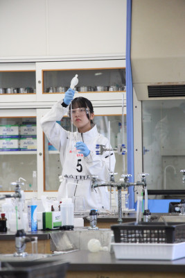 分析作業の様子1