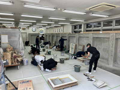 作業に取り組む生徒