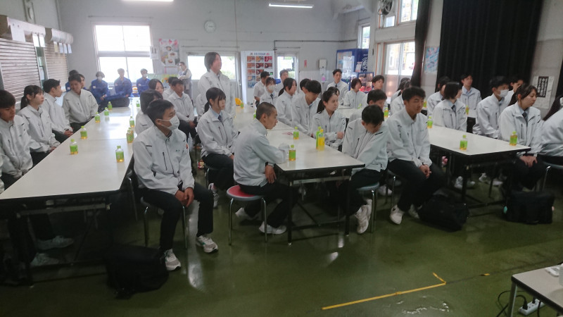プラント前での様子