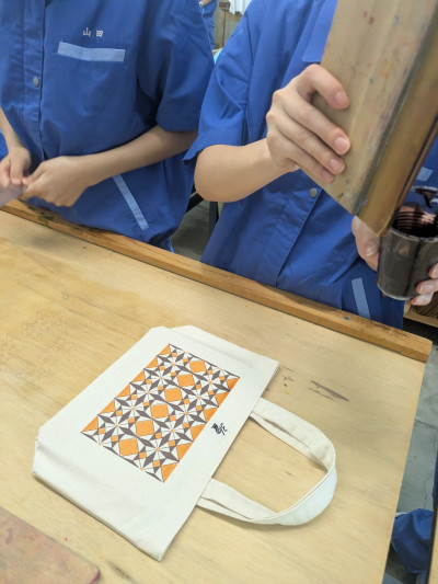 手提げバッグの完成品（デザインプリント）