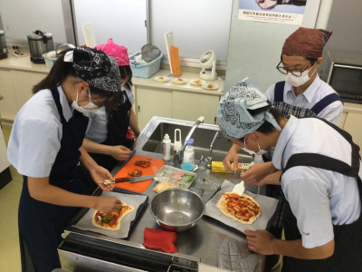 6班 盛り付けの様子