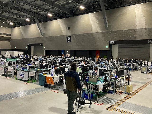 技能五輪全国大会に出場したメカトロ部の生徒たち
