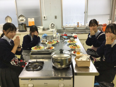 1班 試食の様子