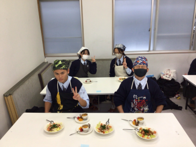 8班 試食の様子