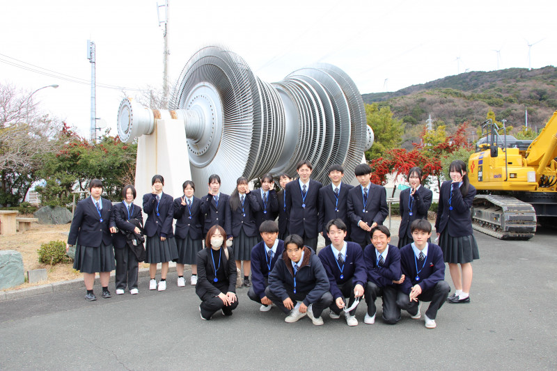 タービンモニュメント前での集合写真