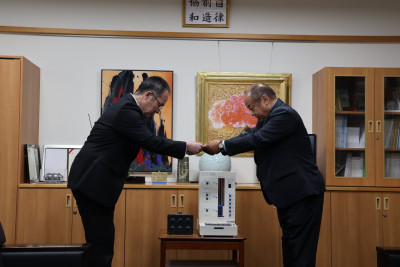 寄贈品贈呈式の様子
