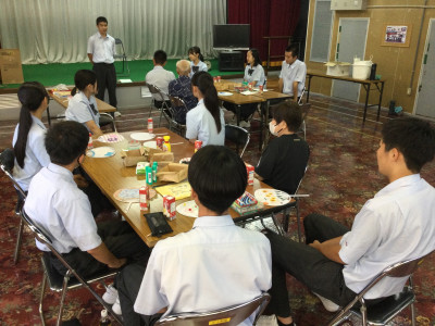 うちわづくりの様子4